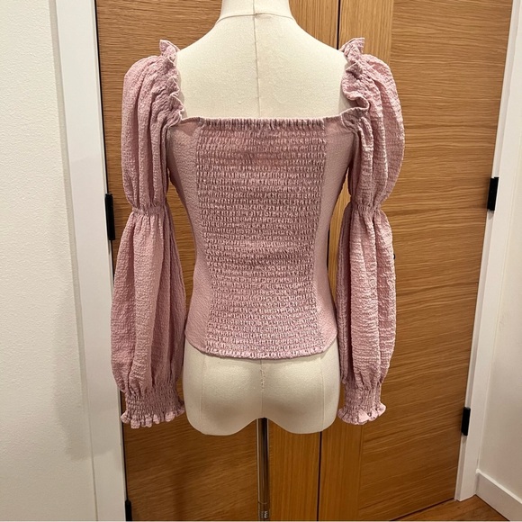 ASTR THE LABEL | Cinched Sleeve Cropped Blouse | Size Small | Soft Pink - Picture 5 of 10